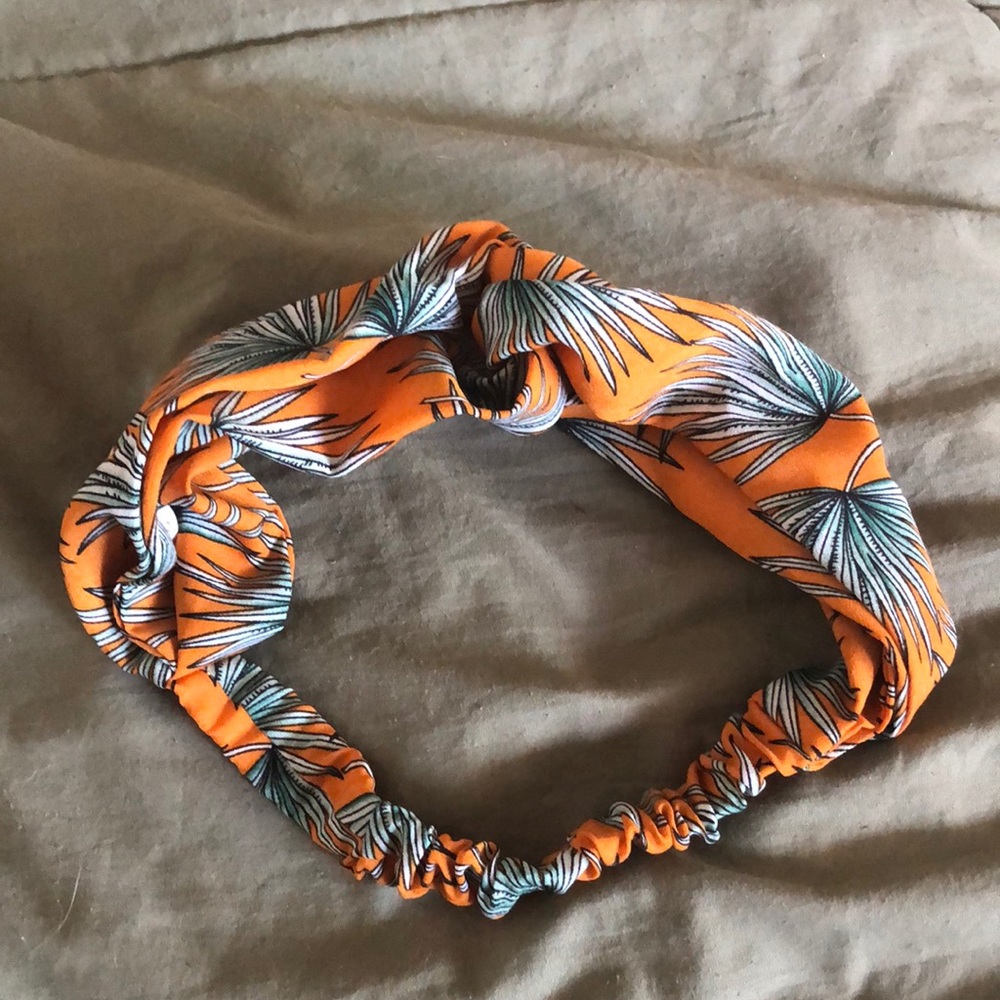 Urban Outfitters: Tropical/floral headband